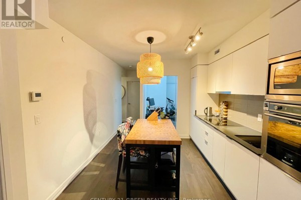 715 - 27 Bathurst Street, Toronto, ON M5V2P1 Photo 4