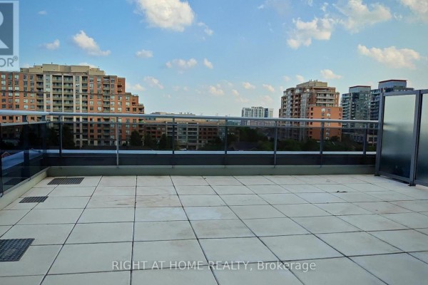 Living room - 715 - 9199 Yonge Street, Richmond Hill, ON L4C1H7 Photo 2
