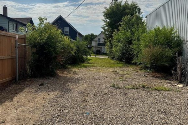 715 10th Street, Brandon, MB R7A4G7 Photo 2
