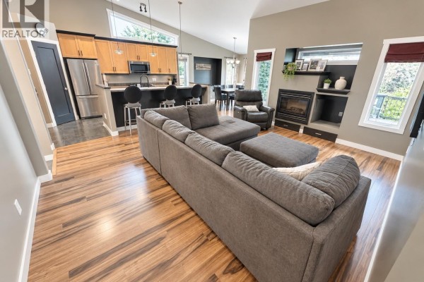 Family room - 715 18th Street Ne, Weyburn, SK S4H3M2 Photo 4