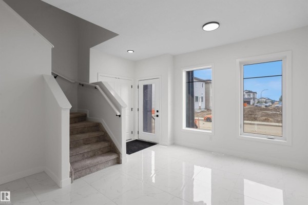 Kitchen - 715 30 St Sw, Edmonton, AB T6X3M3 Photo 3