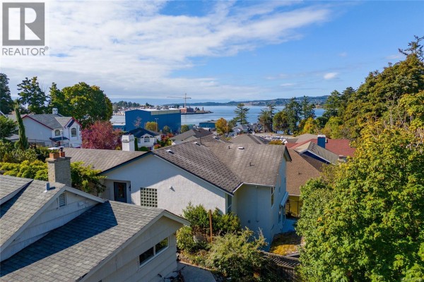 715 Luscombe Pl, Esquimalt, BC V9A7L6 Photo 5