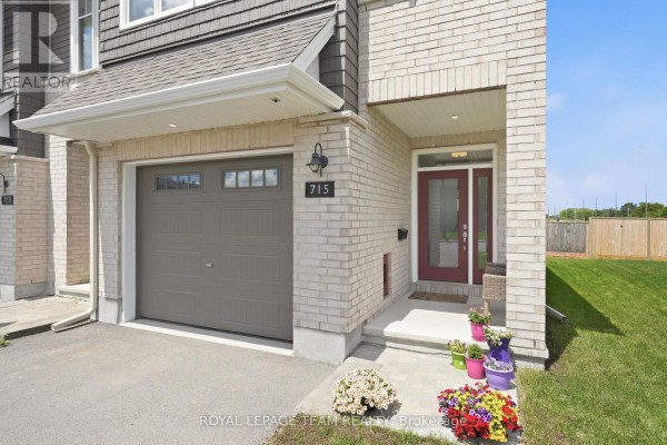 715 Maverick Crescent, Ottawa, ON, photo 2