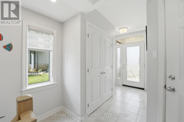 715 Maverick Crescent, Ottawa, ON, photo 3