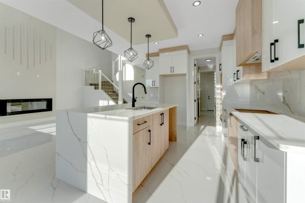 Kitchen - 7156 177 Av Nw, Edmonton, AB T5Z0W9 Photo 3