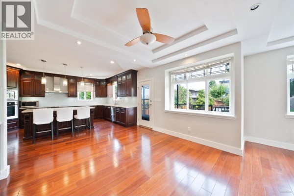 7157 Ridgeview Drive, Burnaby, BC V5A4S1 Photo 4