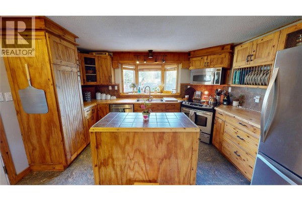 2pc Bathroom - 7159 Rosen Lake Road, Jaffray, BC V0B1T0 Photo 3