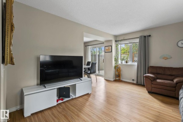 716 Clareview Rd Nw, Edmonton, AB T5A4J7 Photo 4
