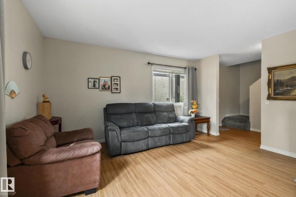 716 Clareview Rd Nw, Edmonton, AB T5A4J7 Photo 5