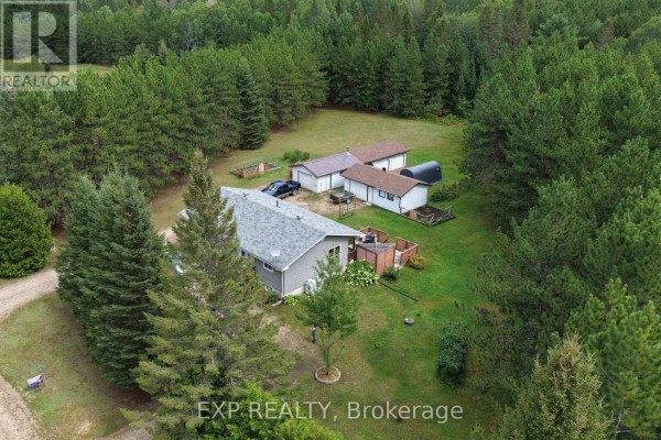 Kitchen - 716 Cybulski Road, Madawaska Valley, ON K0J1B0 Photo 4