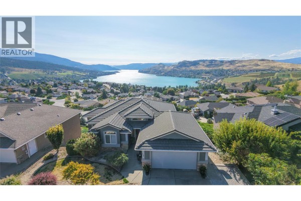 Full bathroom - 716 Mt. York Drive, Coldstream, BC V1B3X2 Photo 3