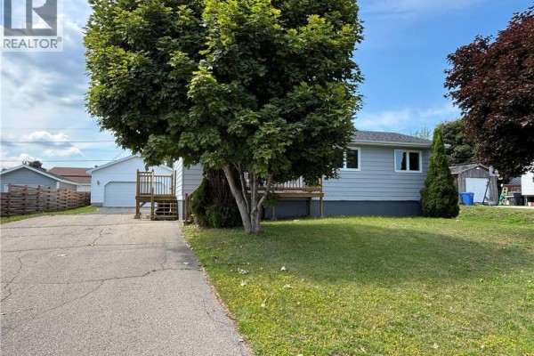 716 Rue Mgr Lanteigne, Petit Rocher, NB, photo 2