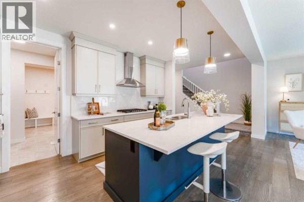 Foyer - 7164 11 Avenue Sw, Calgary, AB T3H3V5 Photo 3
