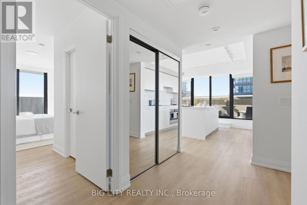 Living room - 717 - 36 Brentcliffe Road, Toronto, ON M4G0E1 Photo 3