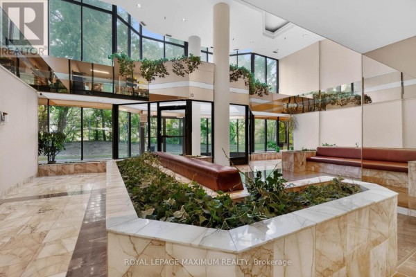 Kitchen - 717 - 5 Rowntree Road, Toronto, ON M9V5G9 Photo 4