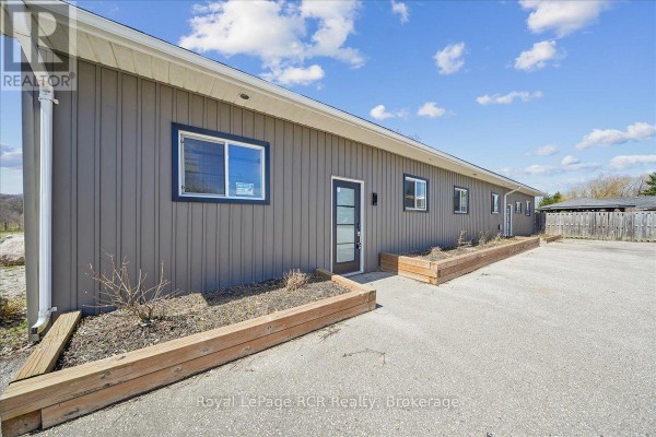 Primary Bedroom - 717906 6 Highway, Georgian Bluffs, ON N4K5N7 Photo 4