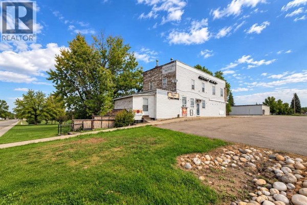718 Broadway Street, Standard, AB T0J3G0 Photo 2