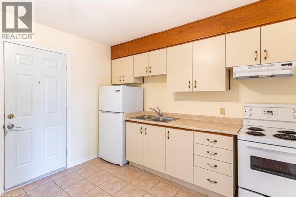 Living room - 718 Ross Street Unit# 2, Burlington, ON L7S1S2 Photo 5