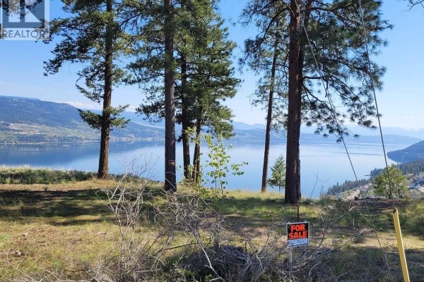 7185 Dunwaters Road, Kelowna, BC, photo 2