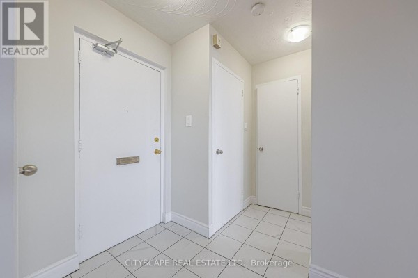 Family room - 719 - 100 Rowena Drive, Toronto, ON M3A1P9 Photo 4