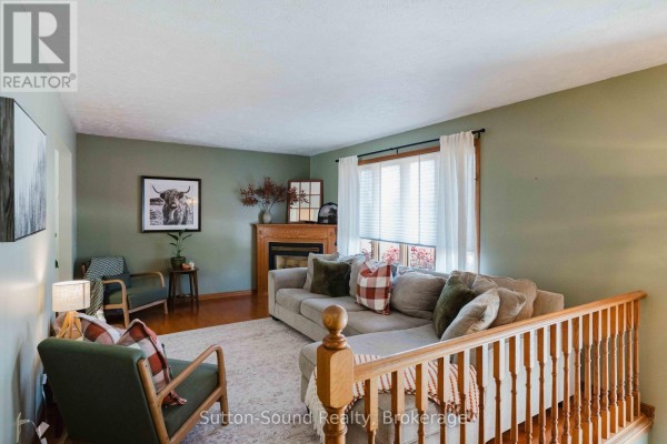 Living room - 719 Mcnaughton Street, South Bruce Peninsula, ON N0H2T0 Photo 5