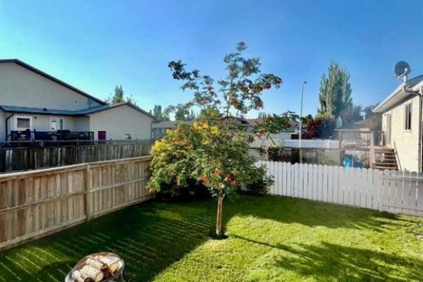 Primary Bedroom - 719 Parkland Drive, Brooks, AB T1R0M3 Photo 4