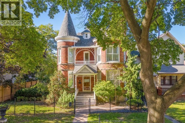 719 Victoria, Windsor