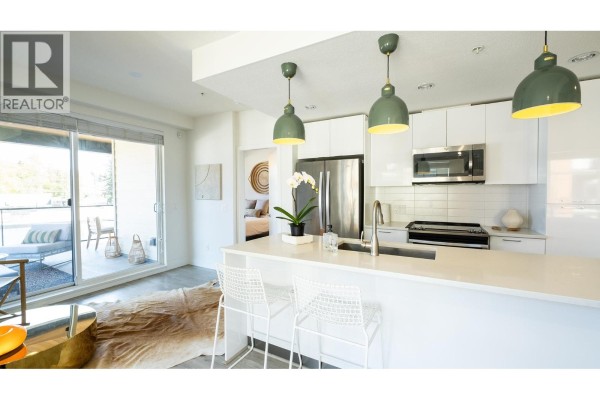 409 719 W 3rd Street, North Vancouver, BC V7M0E7 Photo 4