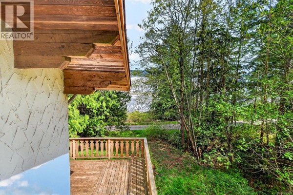 Bonus Room - 7191 Island Hwy, Fanny Bay, BC V0R1W0 Photo 5