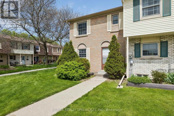 72 - 580 Eyer Drive, Pickering, ON, photo 2