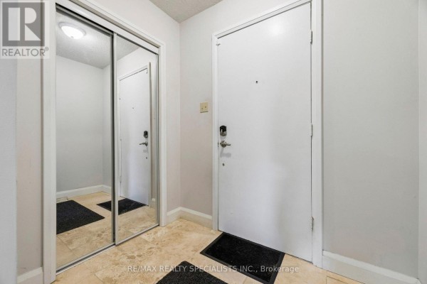 Primary Bedroom - 72 - 580 Eyer Drive, Pickering, ON L1W3B7 Photo 4