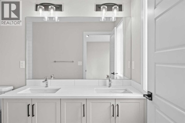 Kitchen - 72 Amblefield View Nw, Calgary, AB T3P2L6 Photo 4