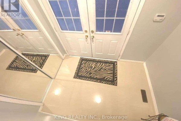 Living room - 72 Baylawn Circle S, Brampton, ON L6P2M5 Photo 4