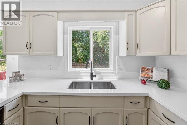 Recreation room - 72 Beardmore Crescent, Acton, ON L7J2Z1 Photo 5