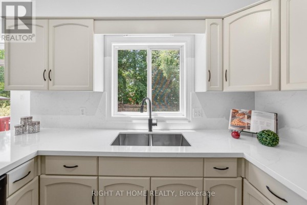 Bedroom 4 - 72 Beardmore Crescent, Halton Hills, ON L7J2Z1 Photo 5