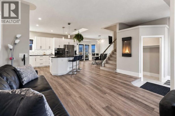 Living room - 72 Darling Crescent, Red Deer, AB T4R2W3 Photo 5
