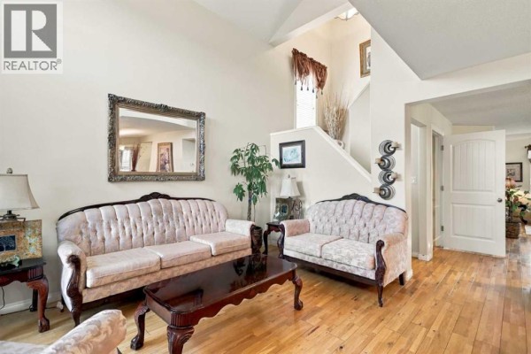Family room - 72 Oak Drive, Red Deer, AB T4P0B8 Photo 3