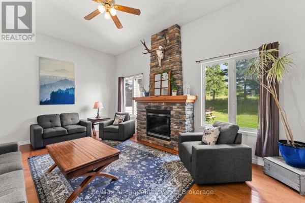 Living room - 72 Patterson Road, Kawartha Lakes, ON K0M1N0 Photo 4
