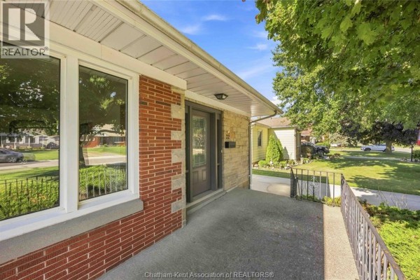 Bedroom - 72 Phair Avenue, Wallaceburg, ON N8A2M3 Photo 4