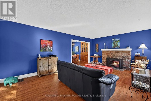 Bedroom 2 - 72 Queen Street, New Tecumseth, ON L9R1L1 Photo 5