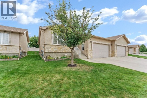 Kitchen - 72 Sandstone Place Se, Medicine Hat, AB T1B4R9 Photo 4