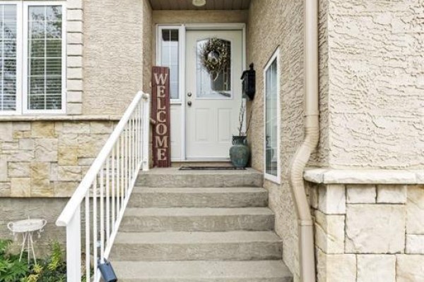 Primary Bedroom - 72 Sandstone Place Se, Medicine Hat, AB T1B4R9 Photo 5