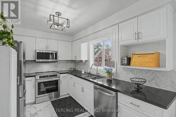 Kitchen - 72 Sunforest Drive, Brampton, ON L6Z3Z5 Photo 4