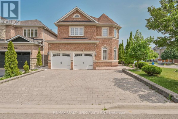 Kitchen - 72 Village Lake Crescent, Brampton, ON L6S6K1 Photo 2