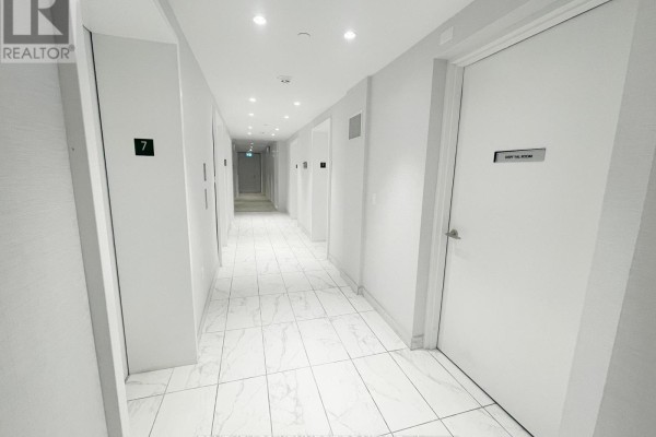Kitchen - 720 - 238 Simcoe Street, Toronto, ON M5T1T4 Photo 3