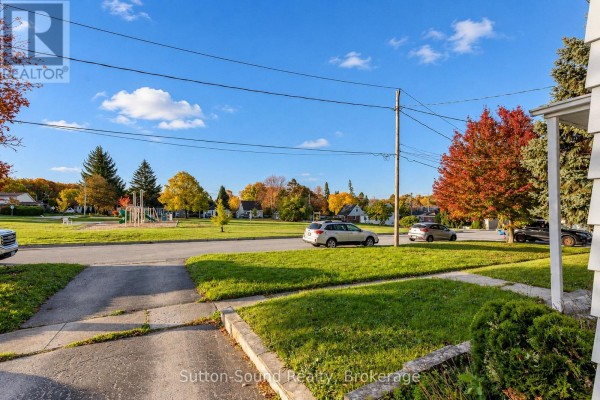 720 5th St East Street E, Owen Sound, ON N4K1E5 Photo 2