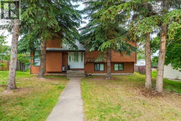 Dining room - 720 Cariboo Trail, 100 Mile House, BC V0K2E0 Photo 2