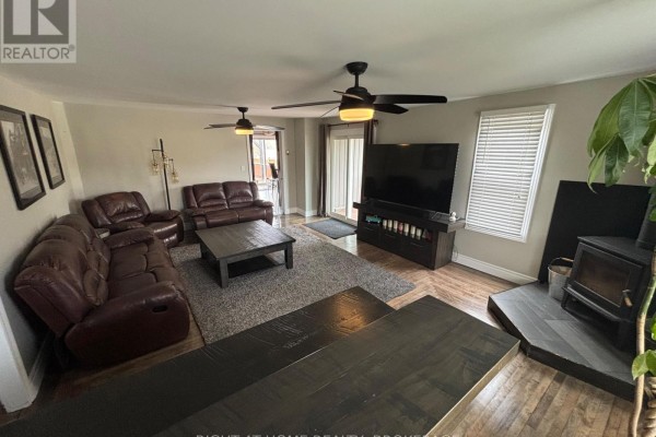 Kitchen - 720 Webber Road, Pelham, ON L0S1C0 Photo 5