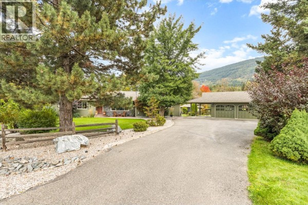 Residential for sale at 7200 54 Street Ne, Salmon Arm, BC - MLS® hAvX2x