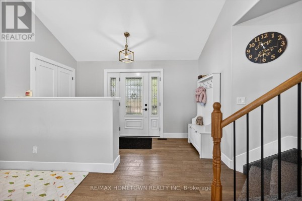 Living room - 7208 Stevenson Road, Elizabethtown Kitley, ON K6V5T4 Photo 5